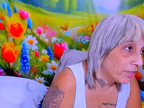 indianroxy (F mature) - watever makes u happy
