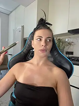 CurlyLara live sex cam