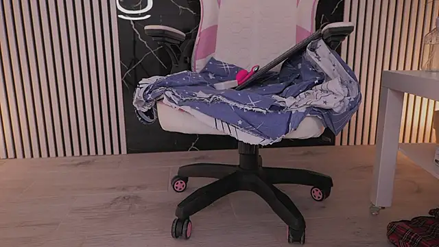 Ava-Diamond webcam