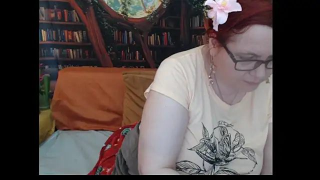 PlayfullMature webcam