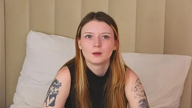 AlyssFrost webcam