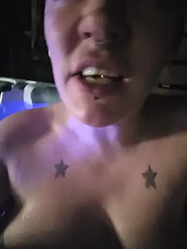 PinkTheHawk webcam
