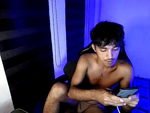Spicy_RowyCam live cam on StripChat