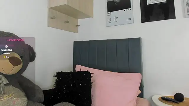 hollyprincess_2 live cam on StripChat