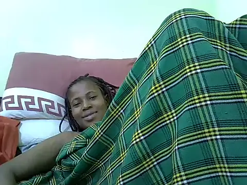 lilmomaa live cam on StripChat