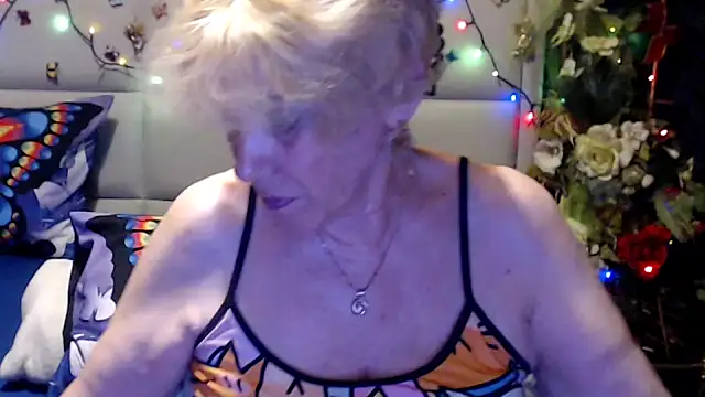 HappyWomanOn webcam