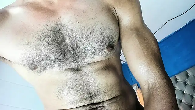 latinhotmuscle live cam on StripChat
