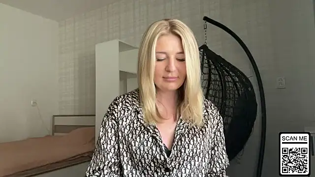 Blondie_xoxoxo webcam