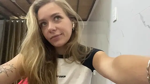One_On_Mllion webcam