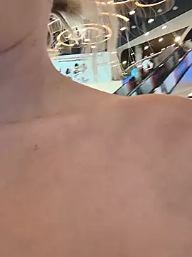 LaraLanee webcam