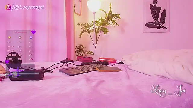 Lucyanajoi webcam