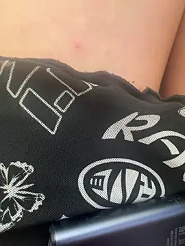 CrazzyChicks webcam