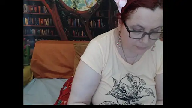 PlayfullMature webcam