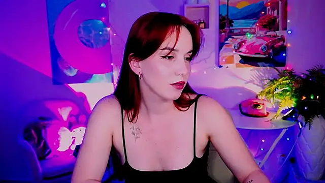 LolaFyre webcam