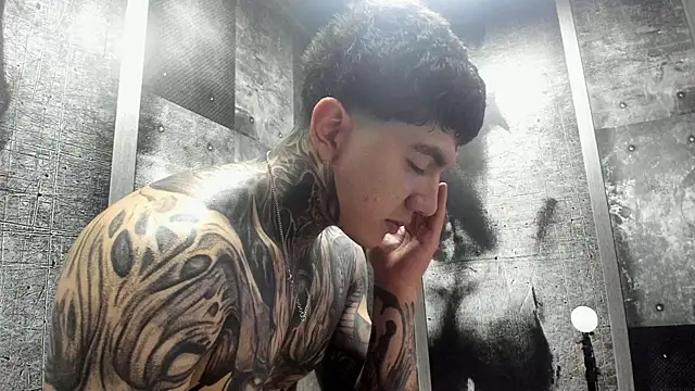 Gury_tattoo webcam