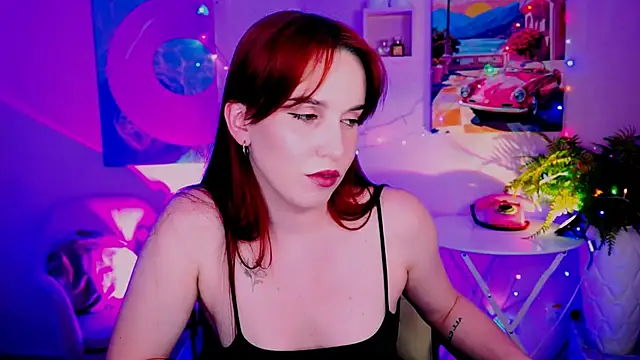 LolaFyre webcam
