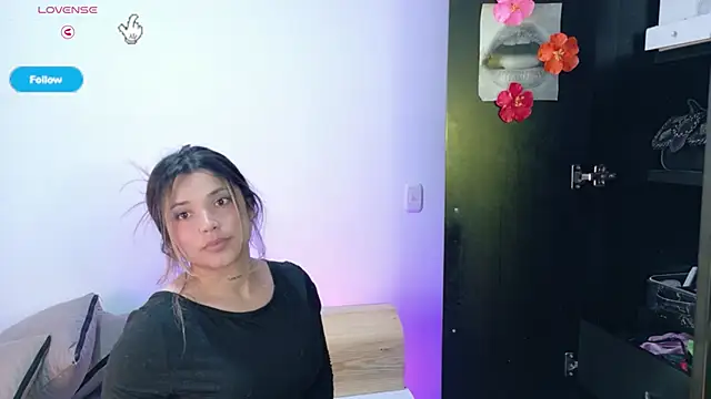KylieVennet live cam on StripChat