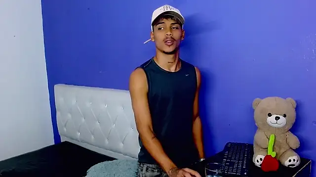 Angel_foxc13 live cam on StripChat