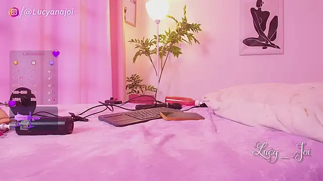 Lucyanajoi webcam