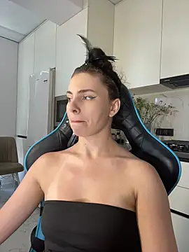 CurlyLara live sex cam