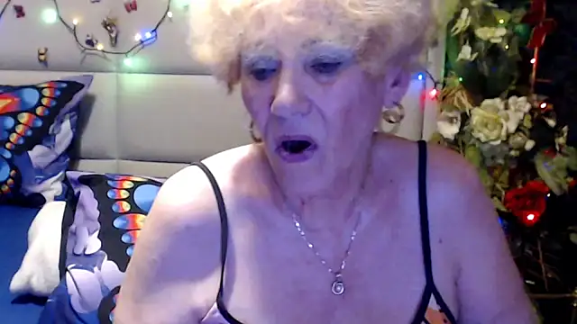 HappyWomanOn live cam on StripChat