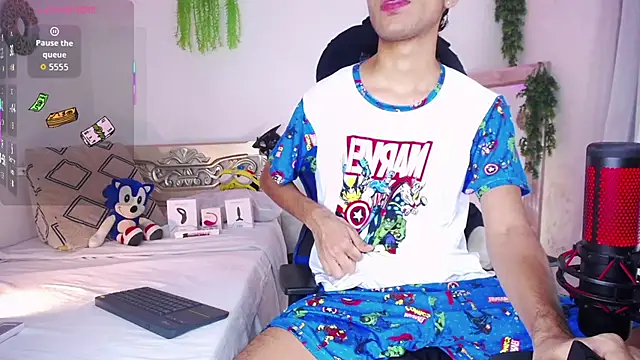 huge_armound webcam