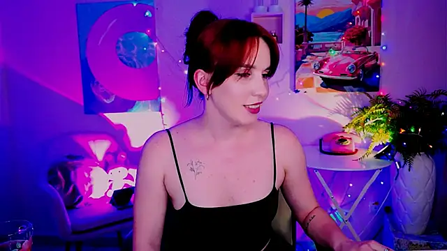 LolaFyre webcam