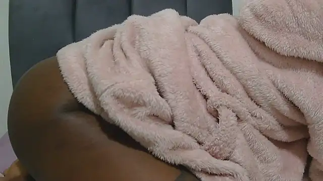 sluttylaura21 webcam