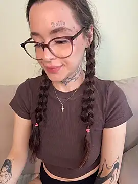 fuckdoll_18 webcam