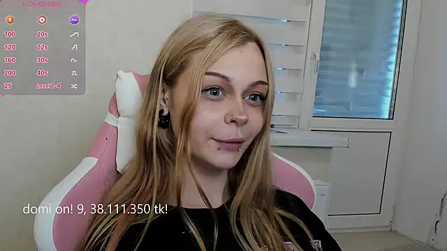 MelonyEmo webcam