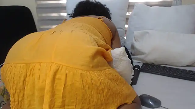 Foxybrownxx1 webcam