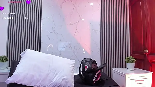 KendraDiorr_ webcam