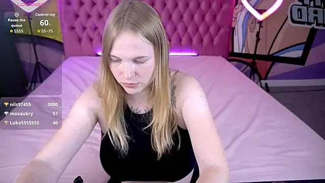 NikkyReyyy webcam