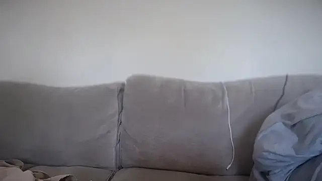 YoungHornyCum_xoxo webcam