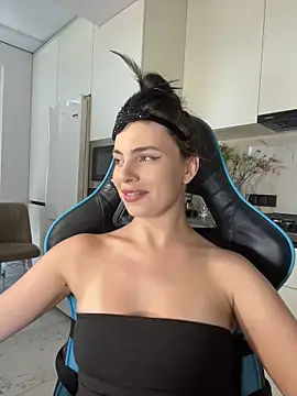 CurlyLara live sex cam