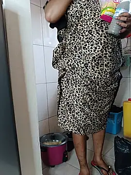 babez_show (F young) - Vibrate my clitt hard