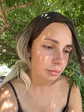 sandracarter (F young) - Show pussy in public park