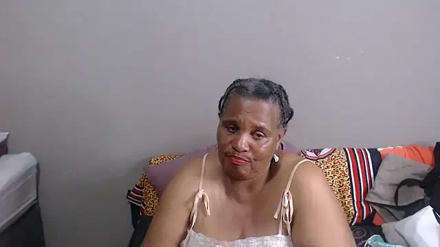 GrandBustyMelon webcam