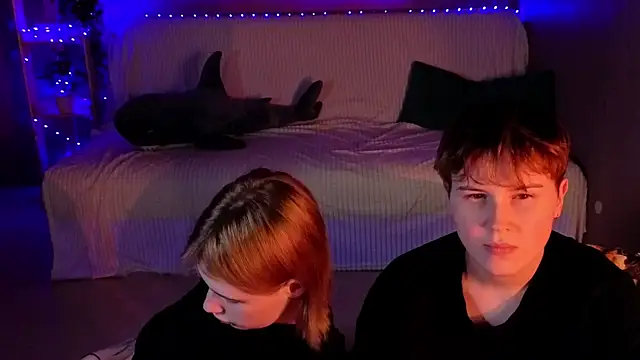 two_gerls_here webcam
