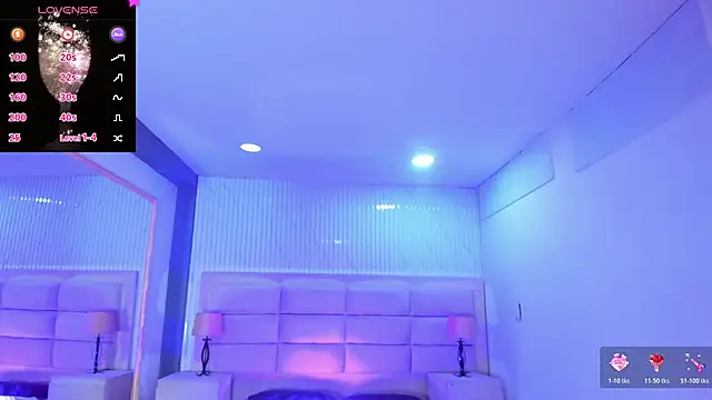 NahomiRichards_ webcam