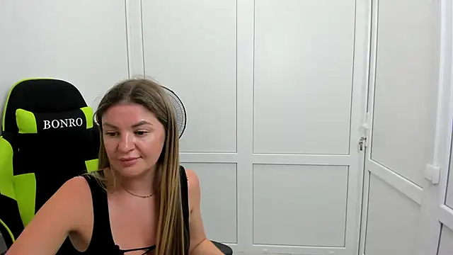 MiaSummerr_ webcam