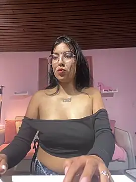 GabyLopez_Pink webcam