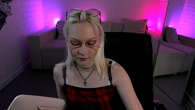 OliviaVale webcam