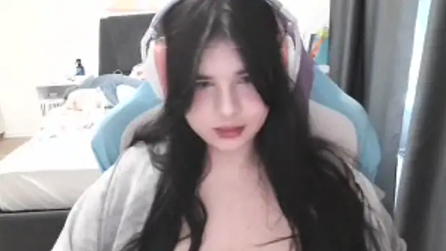 LunarMia webcam