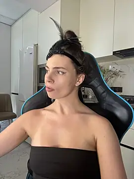 CurlyLara live sex cam