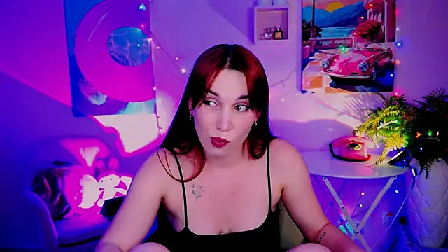 LolaFyre webcam