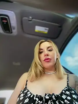 MilfNextDoor20 webcam