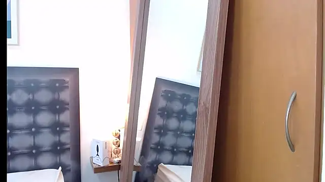 sandra_20 - Sandra_20's free webcam - UK Sex Cams