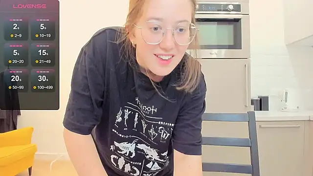 Charmy_Gracy live cam on StripChat