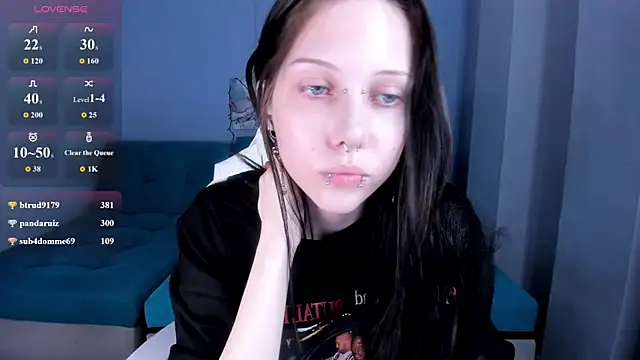 SugarBunny18 live cam on StripChat